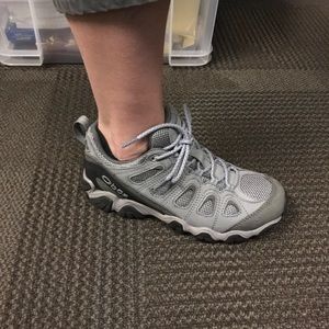 Oboz Women’s Sawtooth II Low size 8.   Worn once